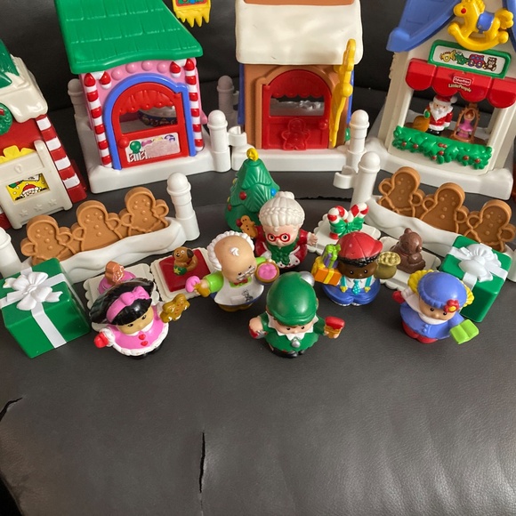 Fisher-Price Little People Christmas On Main Street Village Sets-Incomplete-22 p - Picture 11 of 14